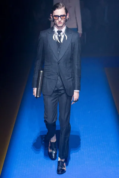 Look 14